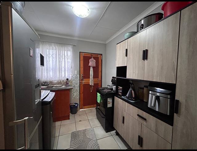 2 BEDROOM HOUSE FOR SALE IN VANDERBIJLPARK CE 4